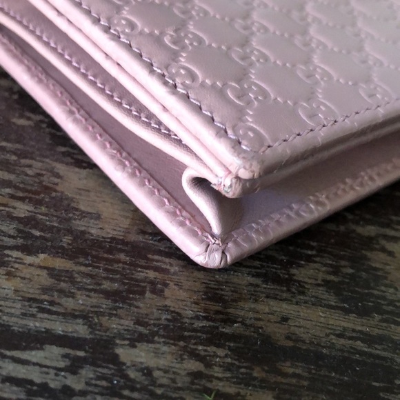 GUCCI Microguccissima Crossbody Wallet π - Picture 9 of 10